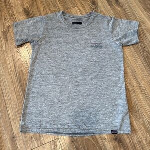 Patagonia heather grey Capilene cool athletic tee t-shirt - small 🌺